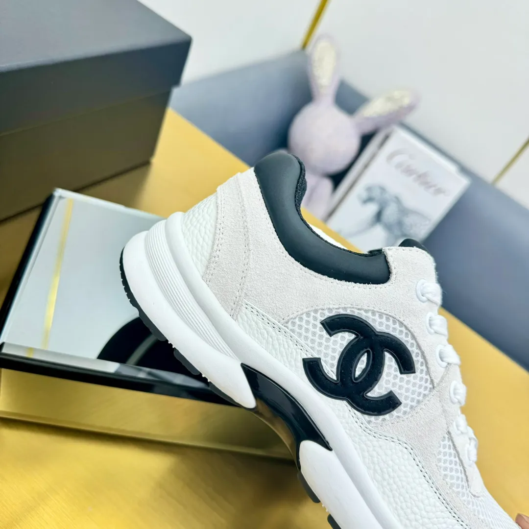 👟👟Ex-factory price 560👟👟～Original calfskin panda shoes Chanel 24C Latest hot style Panda Black and White Sports shoes Casual sneakers Xiaoxiang Hot item Classic black and white Panda color Coco girls must pay. Fabric: Original customized cowhide. Lining: Original imported breathable mesh lining. Outsole: Original molded rubber + TPU combination. Size: Women's 35-40